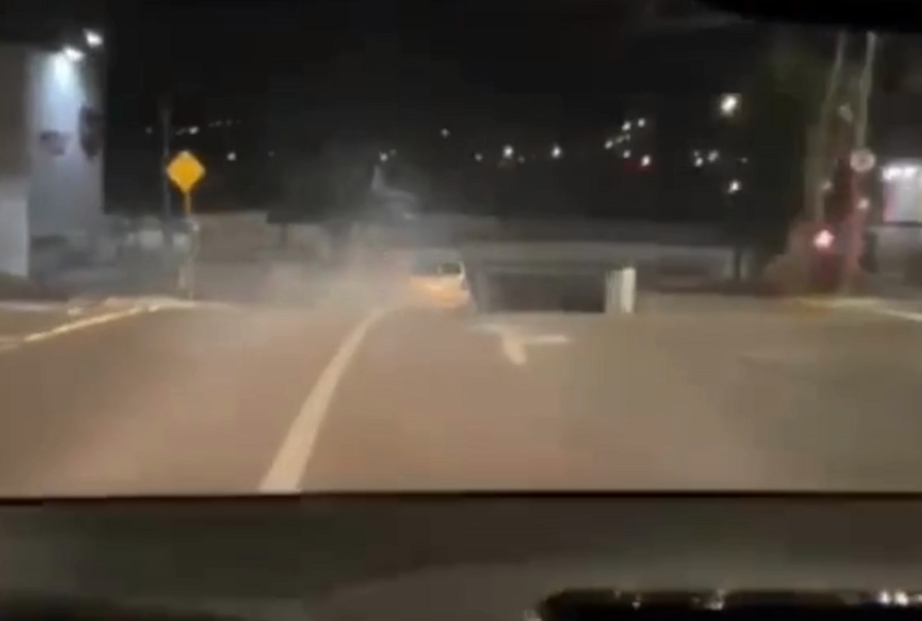 título imagem VÍDEO: Após flagra na contramão, veículo foge em alta velocidade pelas ruas de Santa Maria
