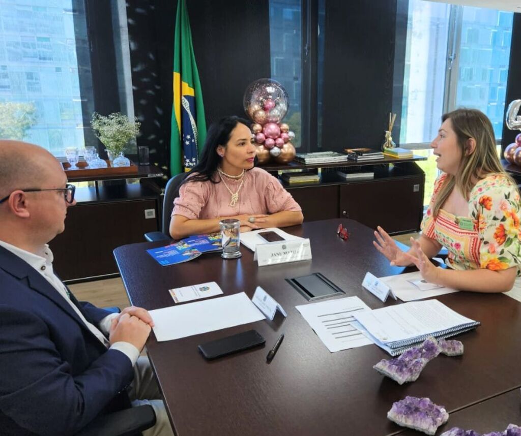 Em Brasília, prefeita Juliana Maciel busca recursos para Canoinhas