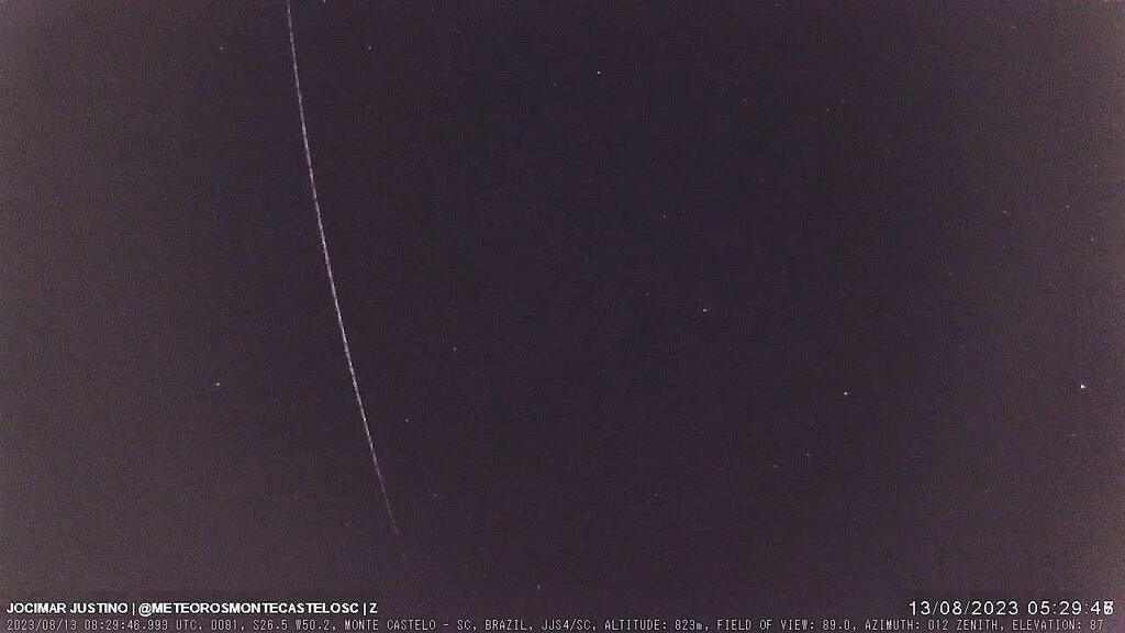 Meteoros são flagrados no céu de Santa Catarina