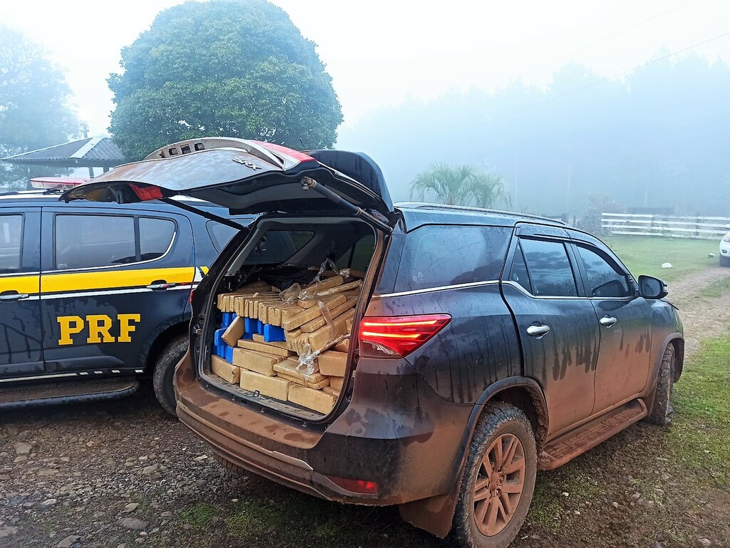 Ação entre PRF e PMRv apreende 1,2 toneladas de maconha em caminhonete roubada