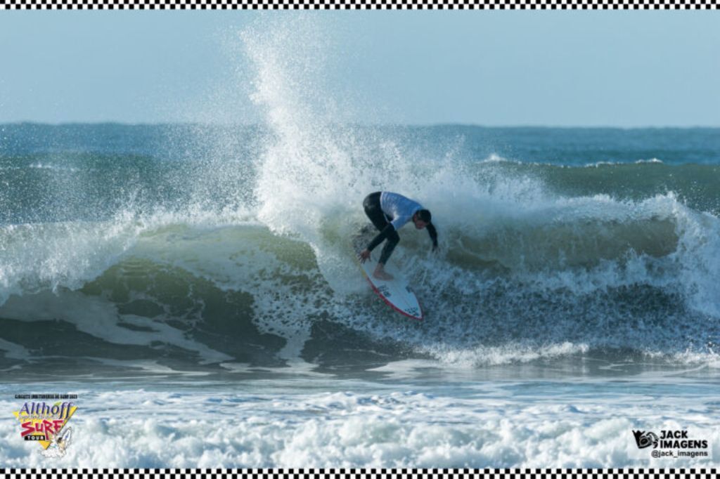  - Moa Soares espancando as ondas de Itapiruba. Foto Althoff Supermercado Surf Tour/@jack_imagens