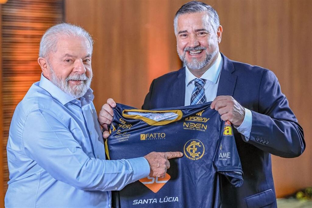 título imagem Presidente Lula recebe camisa do Inter-SM