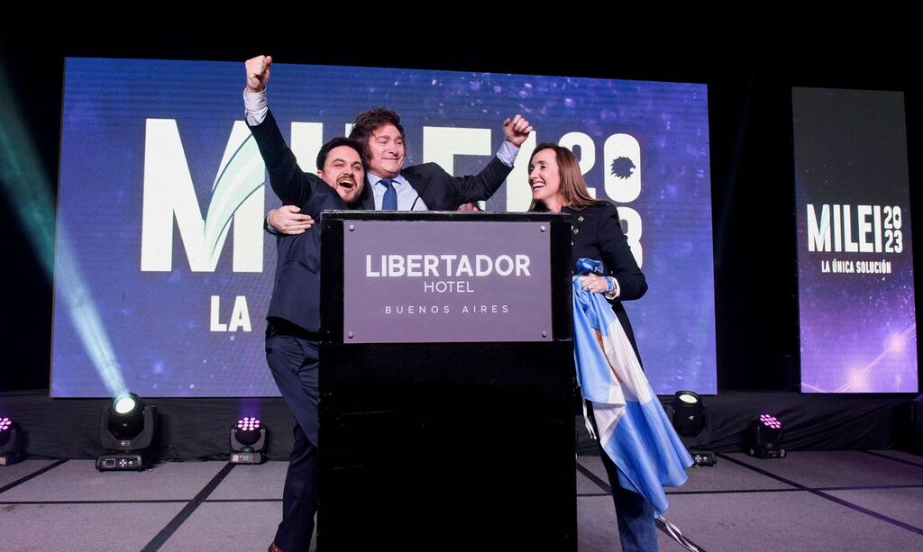 Populista de extrema-direita, Javier Milei, vence primárias na Argentina