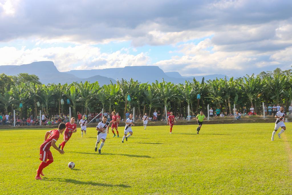 RODADA DE BONS JOGOS E GOLEADA PELO CAMPEONATO MUNICIPAL DE FUTEBOL DE MAMPITUBA