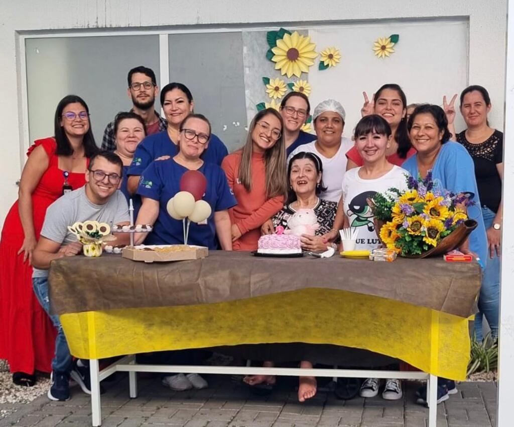 Superação: Paciente do Hospital Nossa Senhora da Graça em SFS, com doença rara, recebe carinho especial dos profissionais no seu aniversário e comemora a evolução do seu tratamento