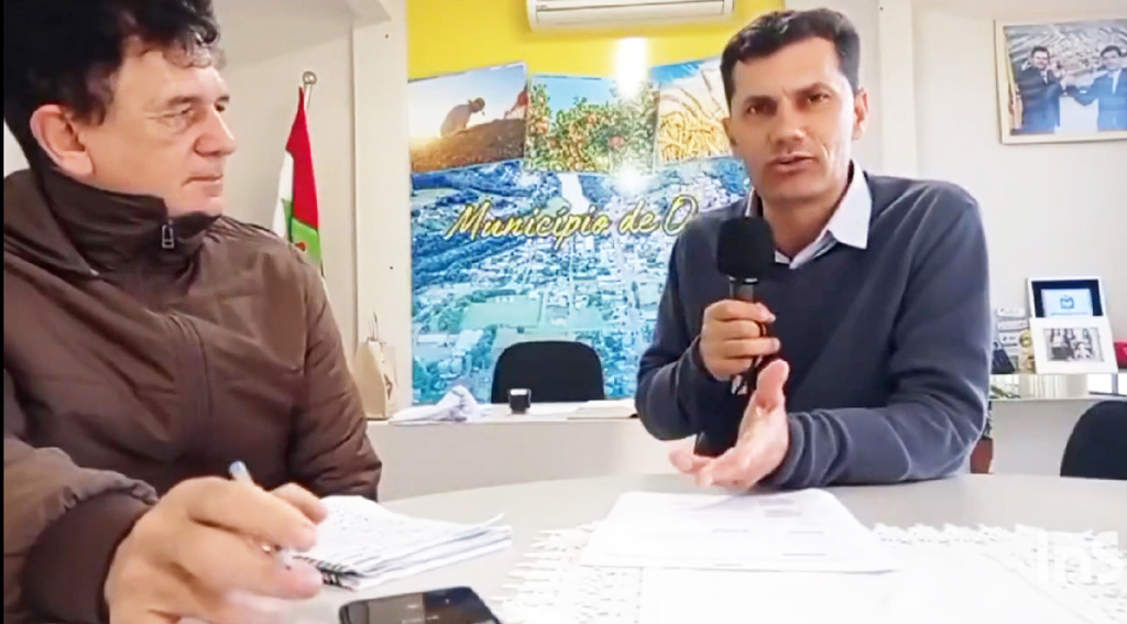 Aldo Azevedo / jornalista de formação - Foto legenda: O jornalista de O TEMPO jornal de fato, Aldo Azevedo e o prefeito do município de Ouro, Claudir Duarte (Dire), o qual também é presidente do Consórcio Intermunicipal de Saúde do Alto Vale do Rio do Peixe (CISAMARP).