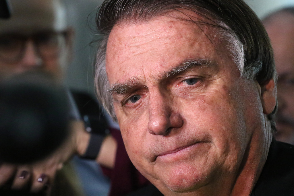 Bolsonaro afirma ter feito depósito de R$ 913 mil para pagar multas da pandemia