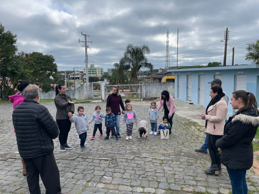 Alunos do CEI Alexandrina visitaram horta do Hospital Santa Clara