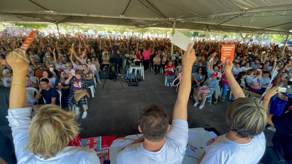 Em assembleia, educação estadual aprova Estado de Greve