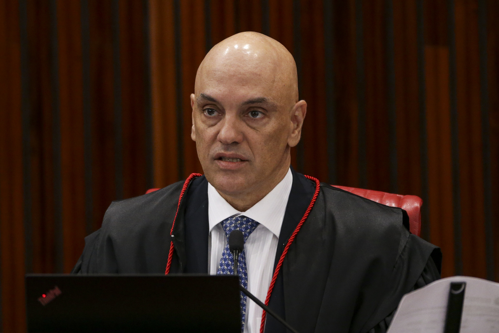 Moraes autoriza quebra de sigilo bancário de Bolsonaro e Michelle