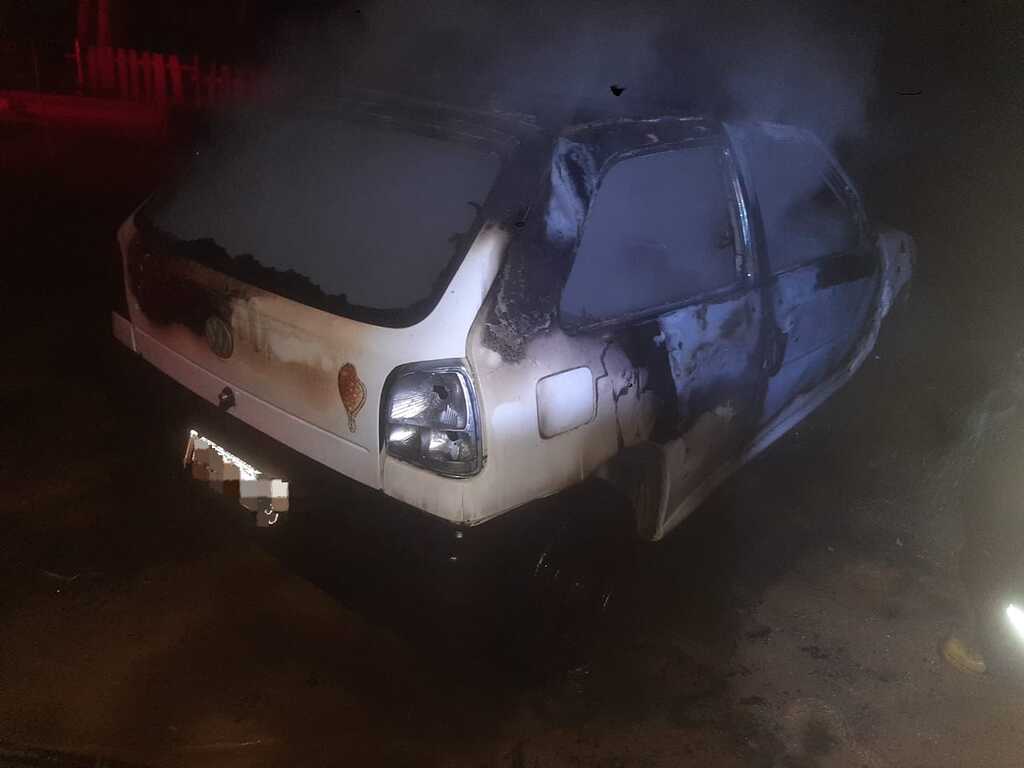 BOMBEIROS ATENDEM OCORRÊNCIA EM VEÍCULO QUE PEGOU FOGO EM PASSO DE TORRES