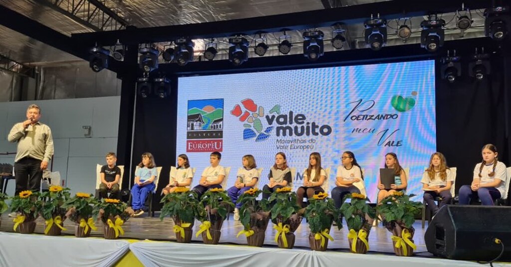 CERIMÔNIA DE PREMIAÇÃO E CERTIFICAÇÃO REGIONAL DO CONCURSO POETIZANDO MEU VALE