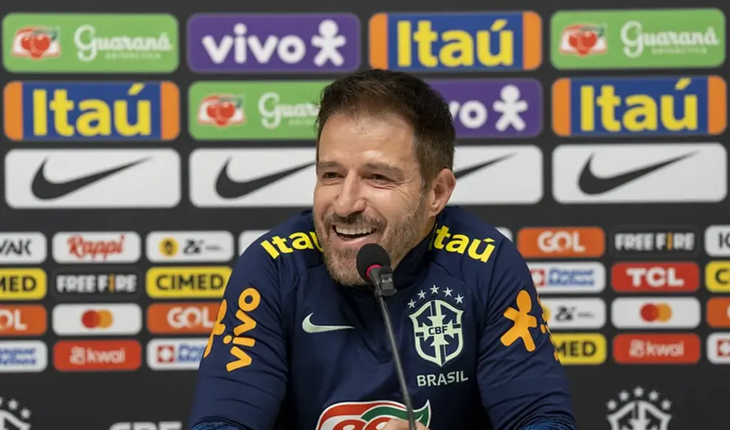 Fernando Diniz anuncia convocação para as eliminatórias da Copa do Mundo de 2026