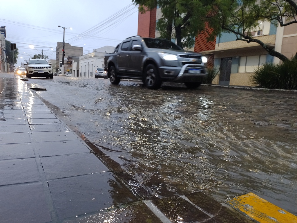 Alerta para temporal ainda está válido