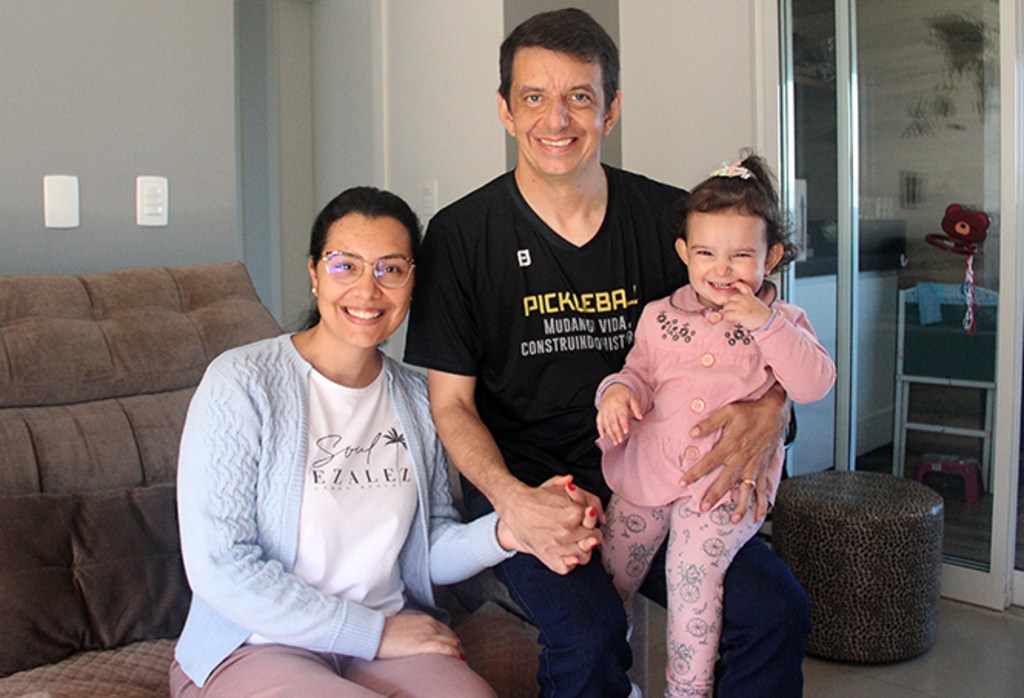  - Juliana, Róger e a pequena Eliz celebram uma nova fase da vida