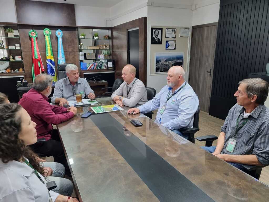 Prefeito Fabiano recebe a visita do presidente da Epagri, Dirceu Leite.