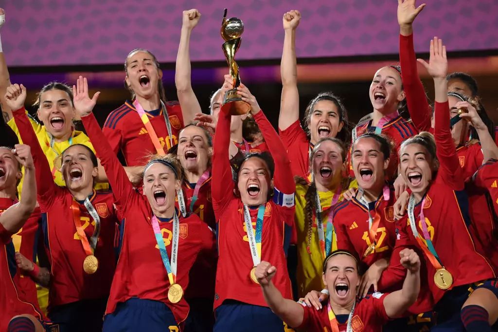 Espanha é campeã da Copa do Mundo pela primeira vez após vencer Inglaterra
