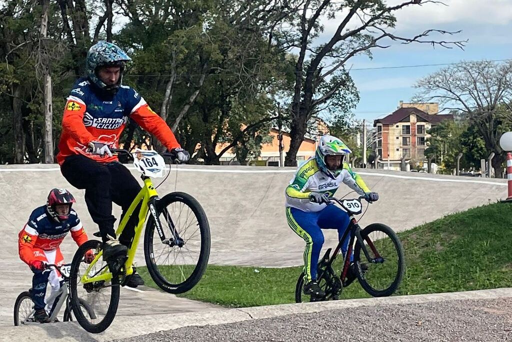 Equipe santa-mariense de bicicross participa de treino e competição em Santa Cruz do Sul