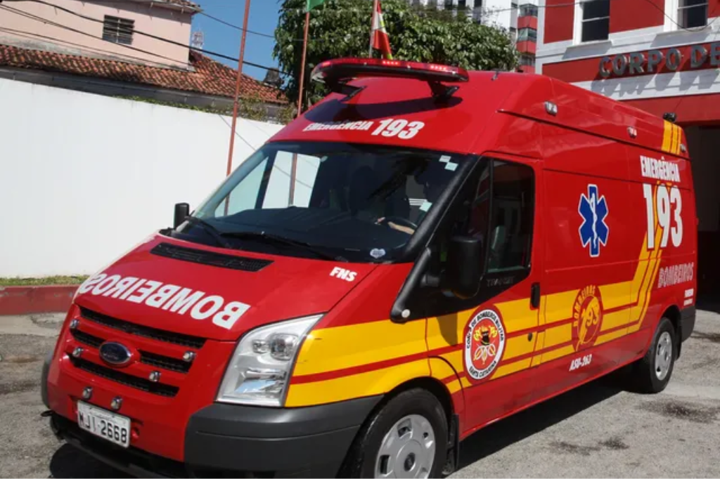  - Ambulância do Corpo de Bombeiros de Santa Catarina — Foto: Miriam Zomer/Agência AL