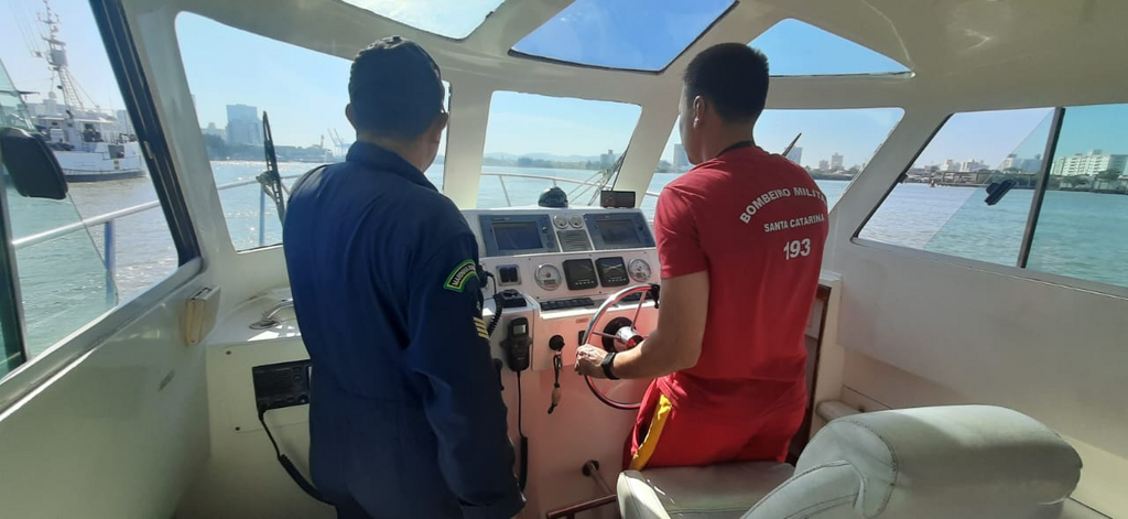 BOMBEIROS MILITARES DE SANTA CATARINA PARTICIPAM DE CURSO MINISTRADO PELA MARINHA DO BRASIL