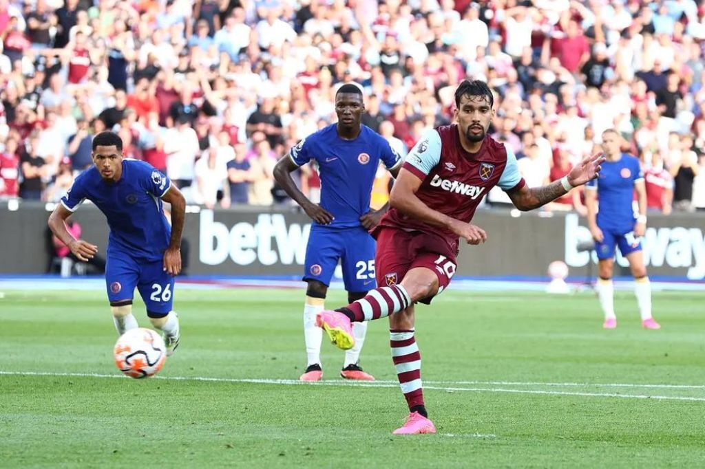  - Lucas Paquetá faz gol de pênalti pelo West Ham contra o Chelsea — Foto: Getty Images