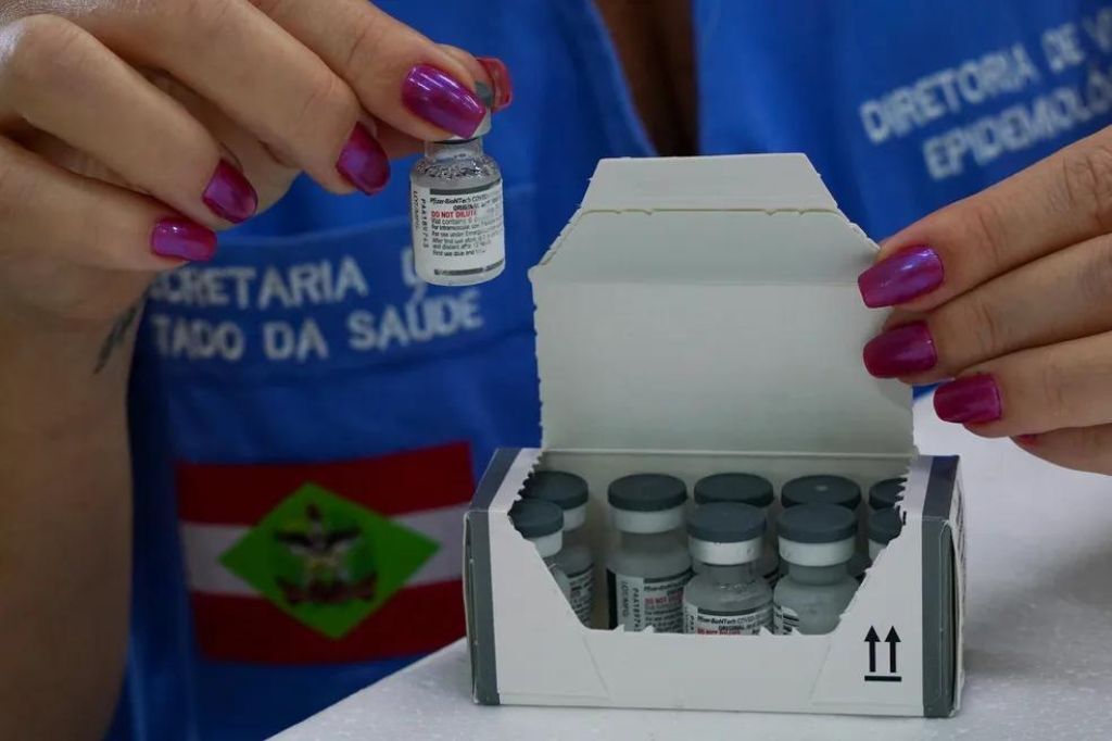 SC pode perder 64 mil doses de vacina contra Covid por causa de baixa procura, diz Dive