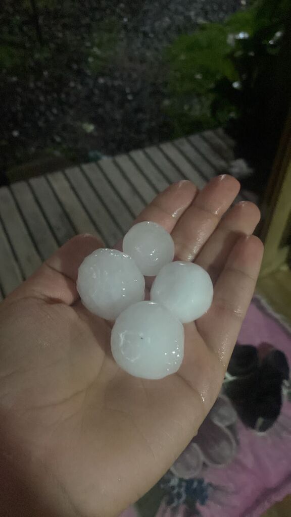 Tempestade de granizo destelha mais de uma centena de casas em Balneário Gaivota 
Força tarefa trabalha na entrega de lonas em apoio aos moradores atingidos