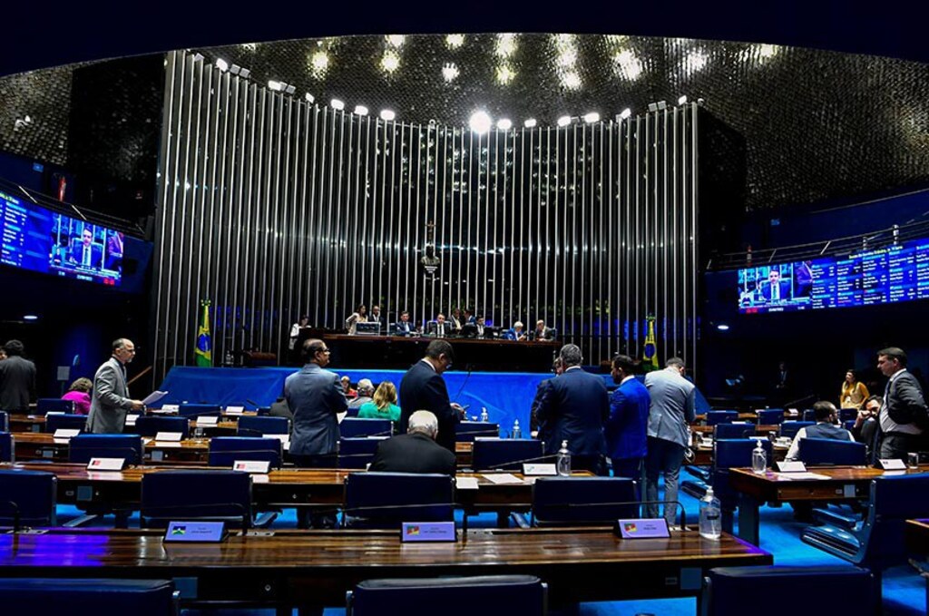 Em votação relâmpago, senado aprova aumento de 9% do salário de servidores federais