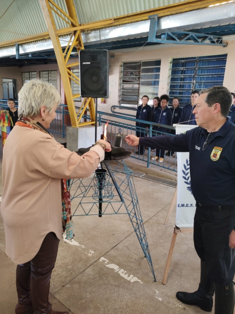 Divulgação - O Fogo chegou à Escola pelas mãos dos integrantes da Liga e por um grupo de alunos da Escola.