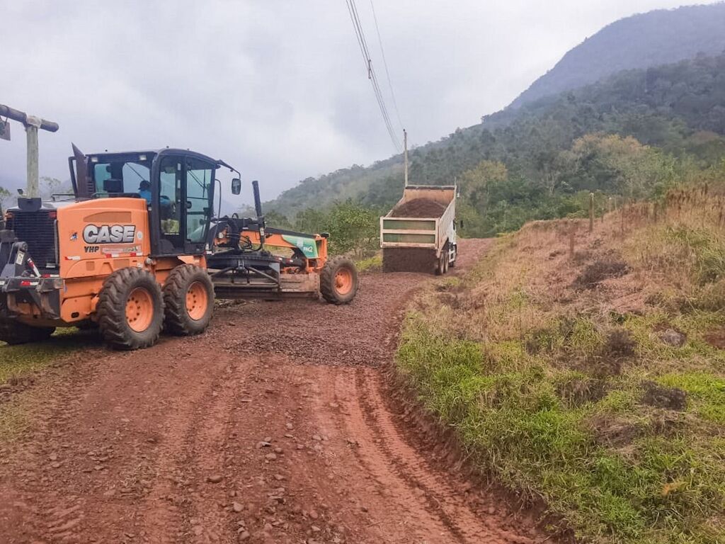 SECRETARIA DE OBRAS DE PRAIA GRANDE INVESTE EM MELHORIAS NAS ESTRADAS E INFRAESTRUTURA