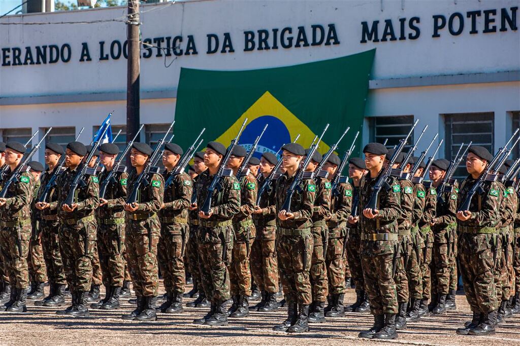 Em cerimônia em Santa Maria, Exército presta homenagens ao Dia do Soldado