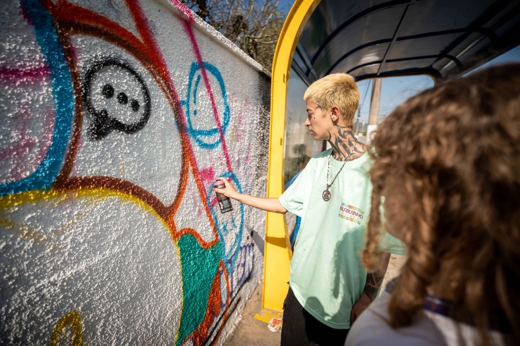 Proje7o Arco-Íris chega para promover experiência artística com Graffiti em escola municipal