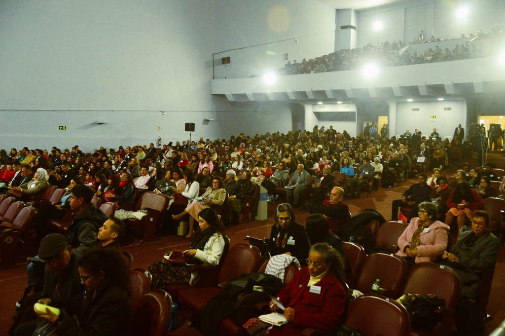 Testemunhas de Jeová lotam o Teatro Municipal