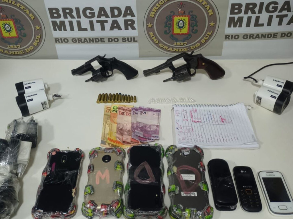 Três homens são presos por tráfico de drogas e porte ilegal de armas em Santa Maria