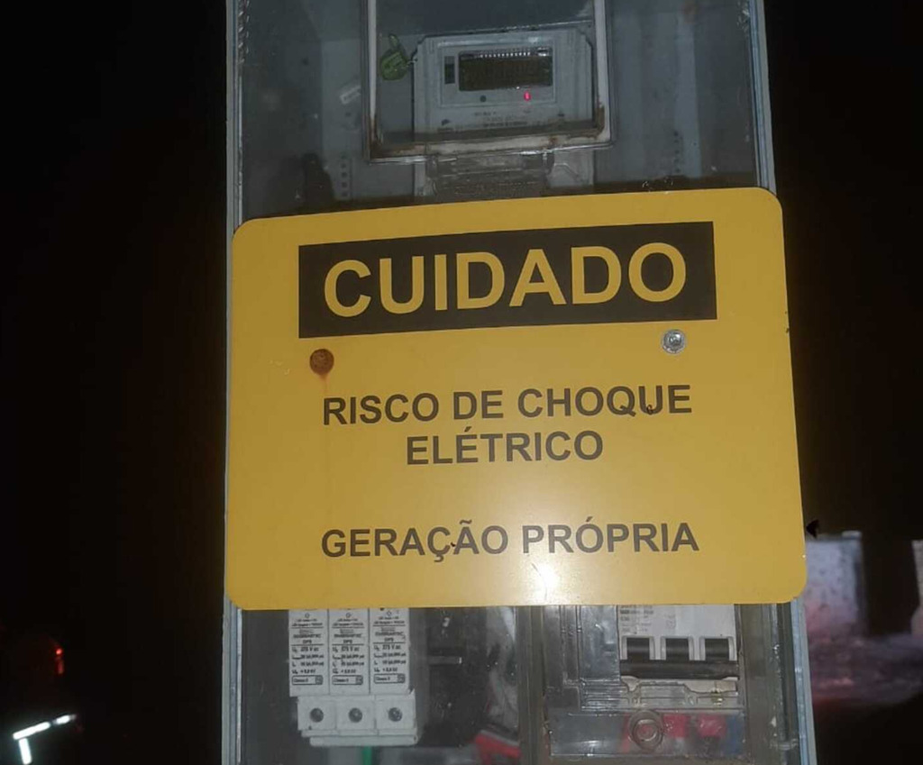CHALÉ É CONSUMIDO PELO FOGO
EM VILA ROSA, PRAIA GRANDE