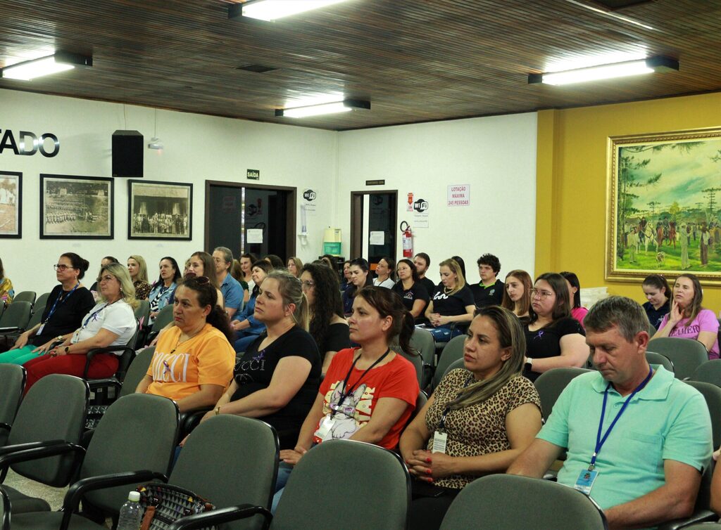 Roda de conversa aborda violência contra mulher em Canoinhas