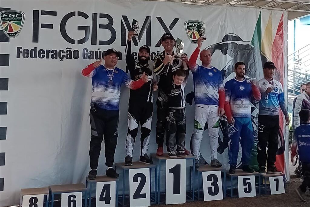 Foto: Divulgação ASBx - Seis pilotos da Associação Santamariense de Bicicross (ASBx), subiram ao pódio na 4ª etapa do Campeonato Gaúcho da Bicicross