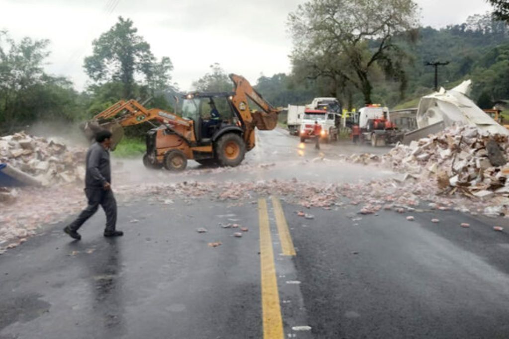 BR-470 terá trecho importante bloqueado para obras de duplicação nesta terça-feira; veja qual