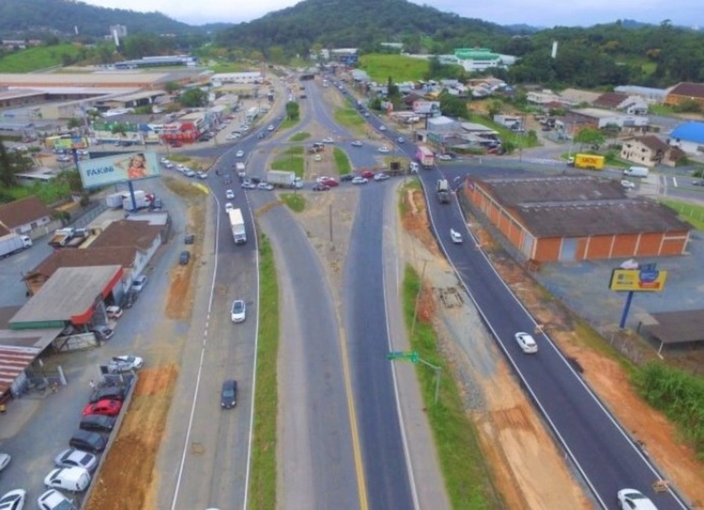 BR-470 em Blumenau e BR-101 terão bloqueios no tráfego a partir desta terça-feira