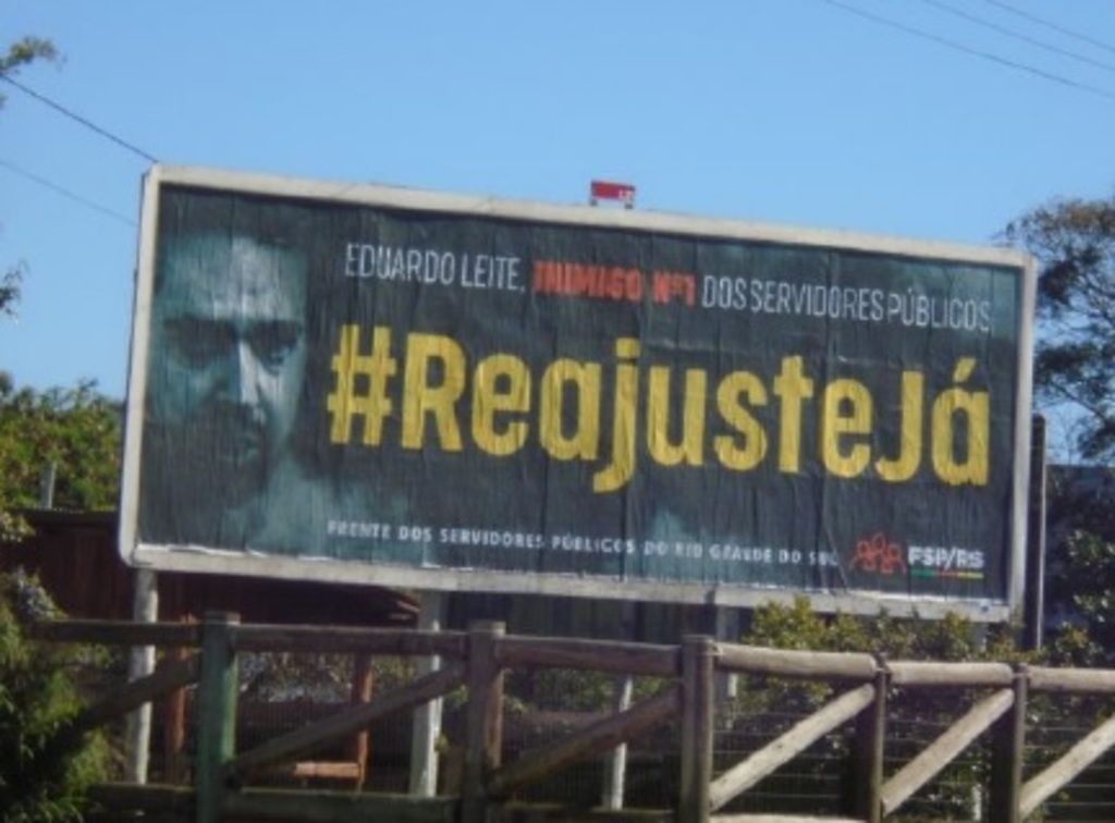 Campanha de outdoors da Frente dos Servidores Públicos exige Reajuste Já