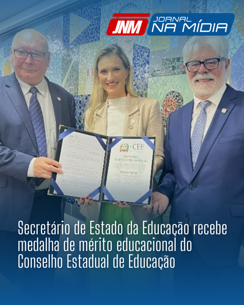 Secretário de Estado da Educação recebe medalha de mérito educacional do Conselho Estadual de Educação