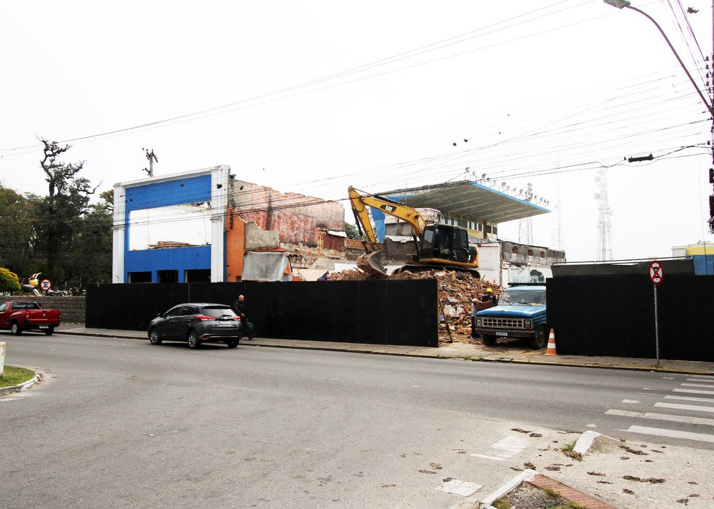 Pórtico da Boca do Lobo é demolido para construção de novo empreendimento
