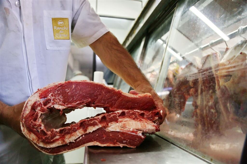 Carne bovina reduz 7% nos últimos meses; o valor deve subir início do ano