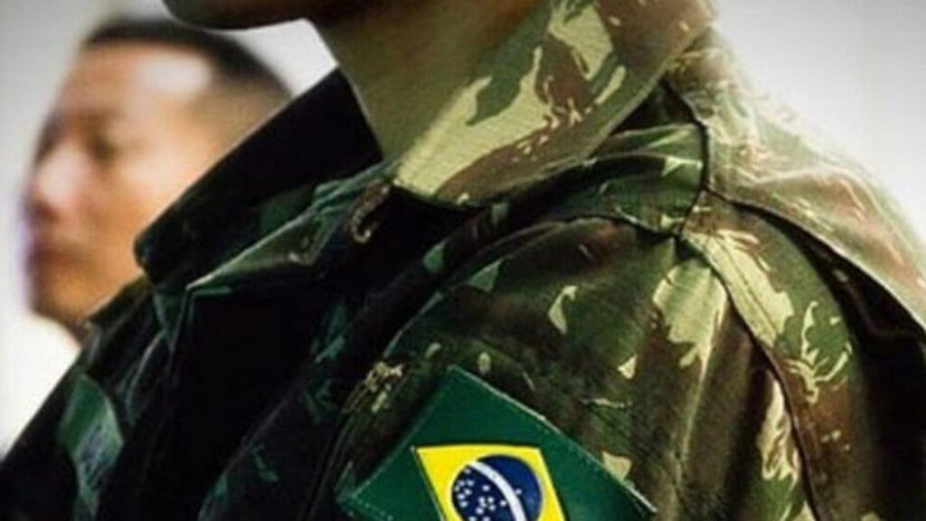 Jovem se passa por militar de Blumenau em unidade do Exército e acaba desmascarado