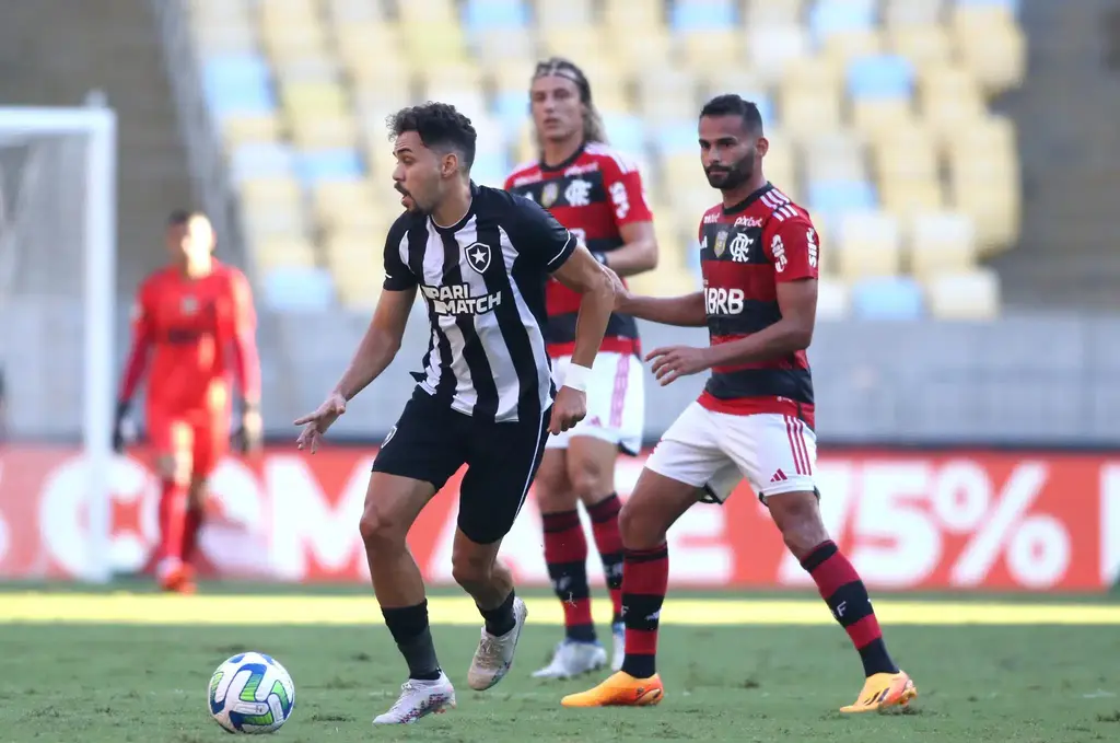 Botafogo e Flamengo se enfrentam pelo Brasileirão