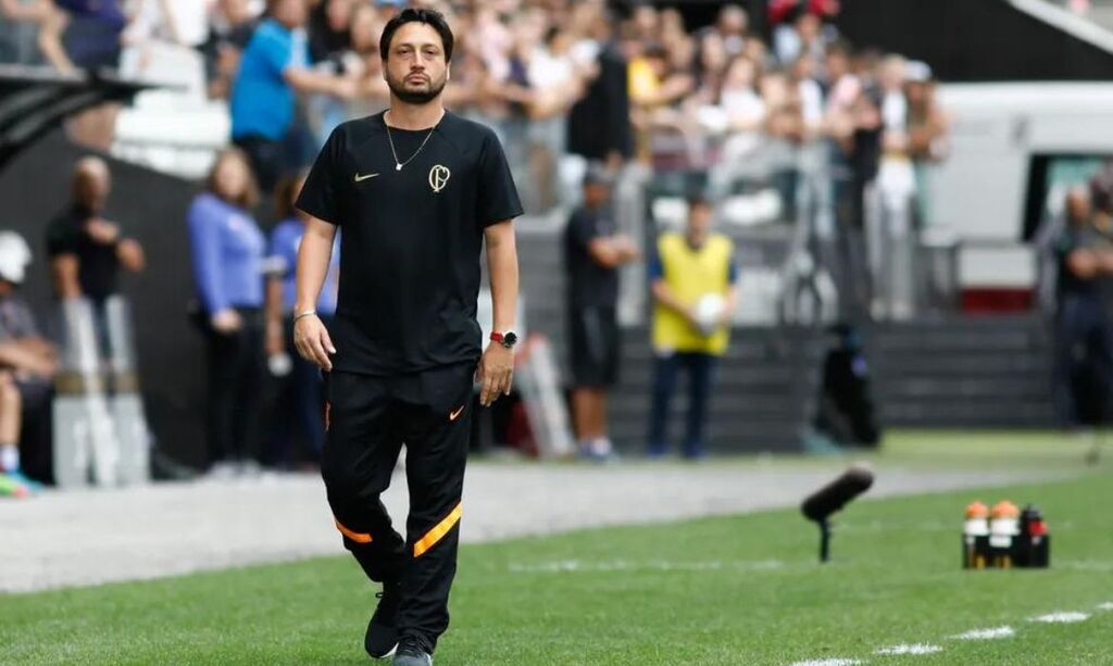  - Arthur Elias, técnico do Corinthians, em final da Supercopa Feminina — Foto: Rodrigo Gazzanel/Ag.Corinthians