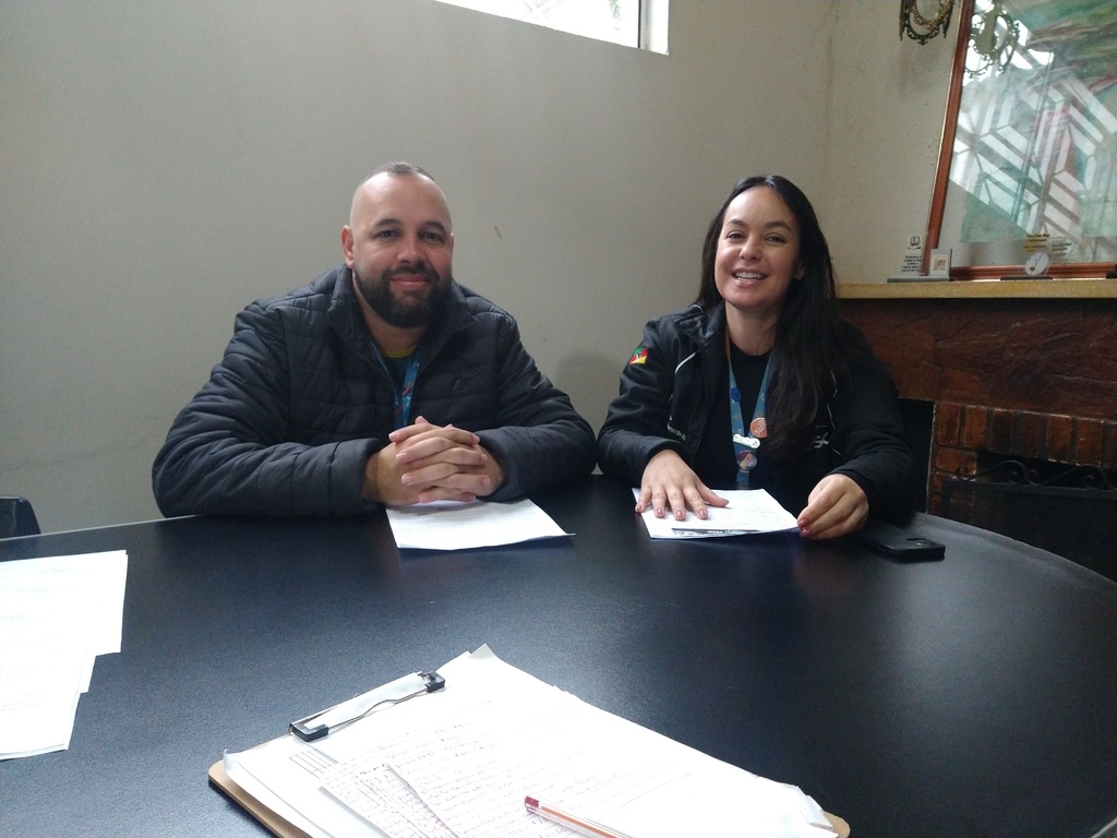 Thaís Nunes - Carvalho e Liziane visitaram a redação do jornal Folha do Sul