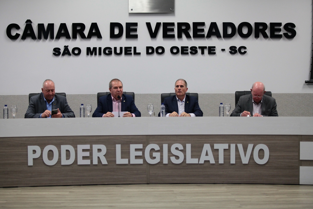 Debate sobre crise na produção de leite chega a São Miguel do Oeste