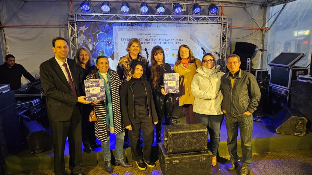Foto: Josiele Castro - Especial DP - A direção da entidade fez o lançamento do livro comemorativo, na noite de segunda-feira (4), público também pode apreciar a apresentação de Sarah Monteiro