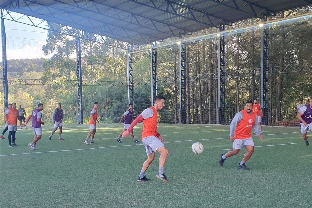 Inter-SM trabalha para o jogo contra o São José de Porto Alegre